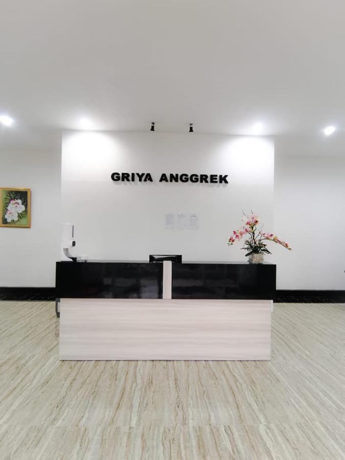Griya Anggrek Hotel Trenggalek Buitenkant foto