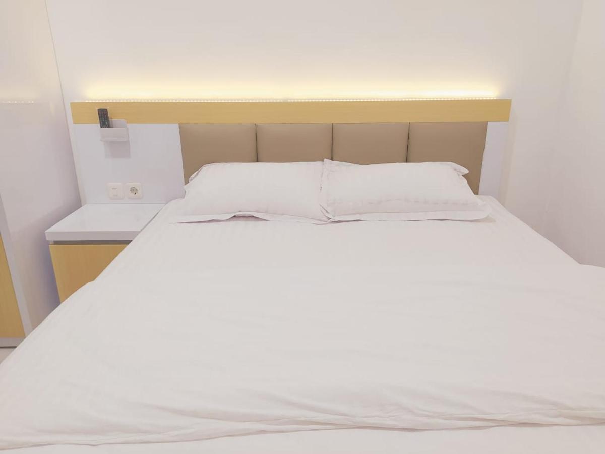 Griya Anggrek Hotel Trenggalek Buitenkant foto